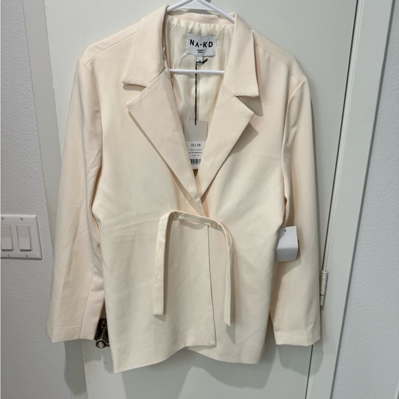 NWT NA-KD x Elin Warnqvist Strap Detail Blazer in Off-White - Picture 2 of 4